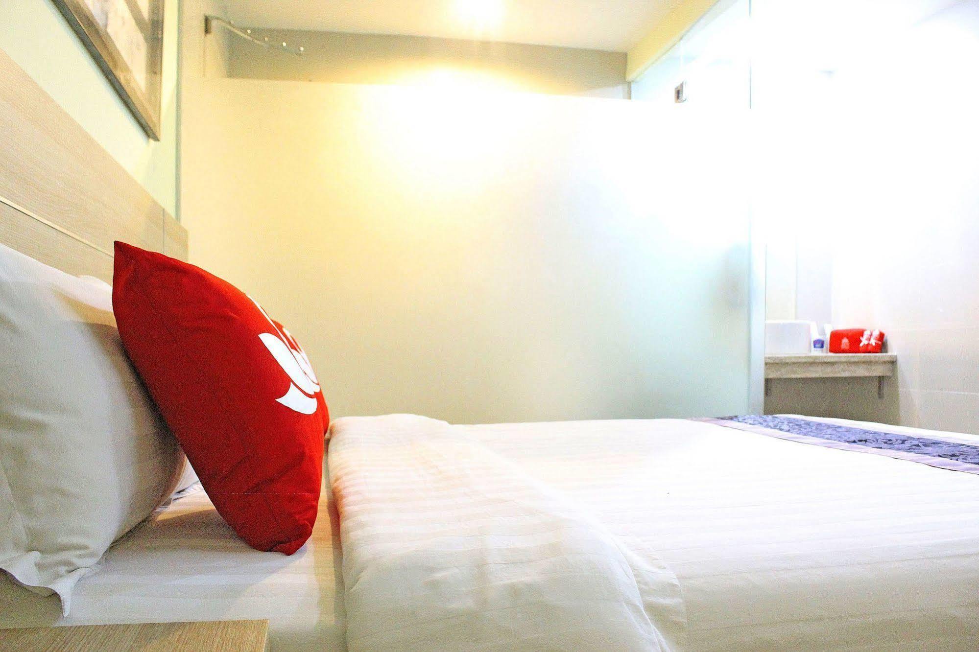 Zen Rooms Rujia Pecenongan Jakarta Exteriör bild